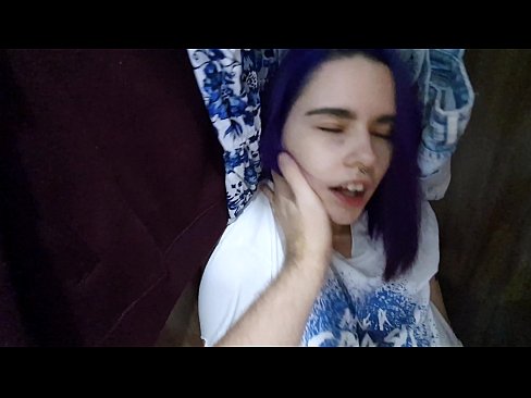 ❤️ Leidsin oma õe kapist ja aitasin tal cumida ❤️❌ Pornovideo at us ☑